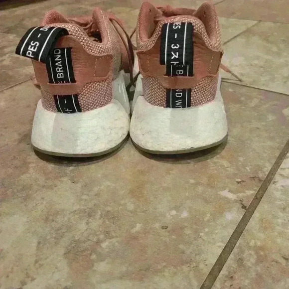 EUC women's Adidas Boost running sneakers, sz  6.5, $40 - Picture 3 of 5